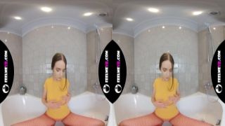 Phoneixa fisting with man hand and masturbates VR180